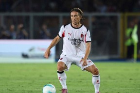 华体会官网-巴萨险胜曼城,莫德里奇补时绝平意甲