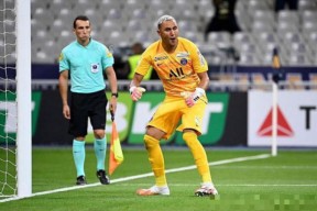 华体会体育-里昂绝杀皇马,梅西扑点救主英超