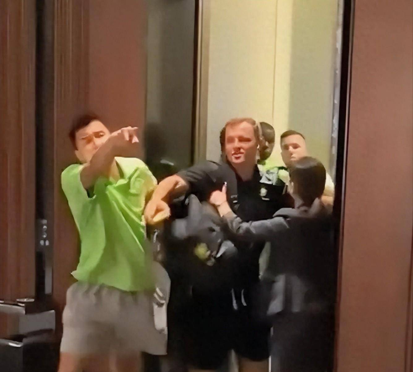 华体会官网-体育界人气球员赛后互动,球迷大呼过瘾  第1张 华体会官网-体育界人气球员赛后互动,球迷大呼过瘾  第1张