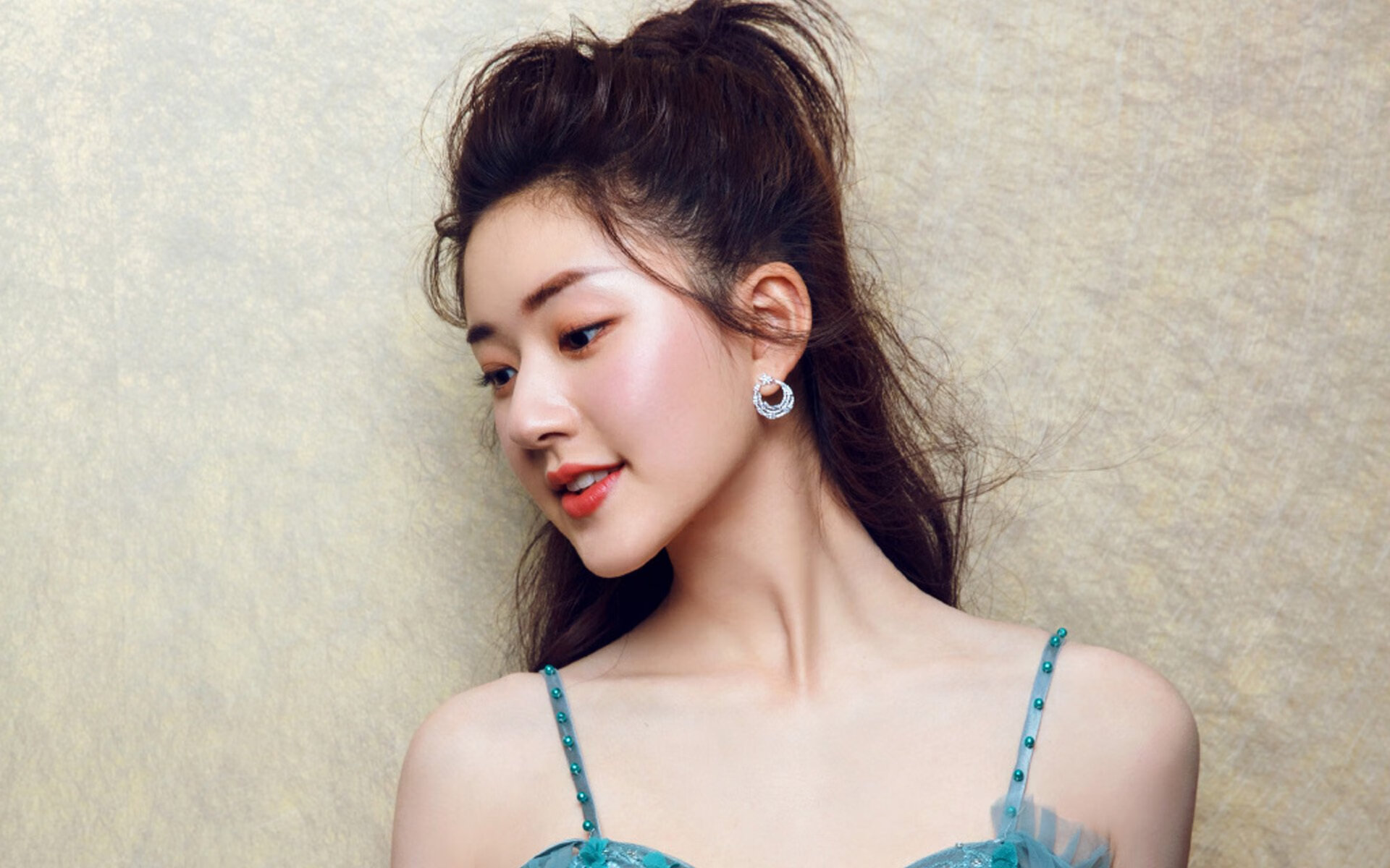 华体会-跨界星光，当贝林厄姆的足球之火，照亮F1街道赛的极速之夜  第1张